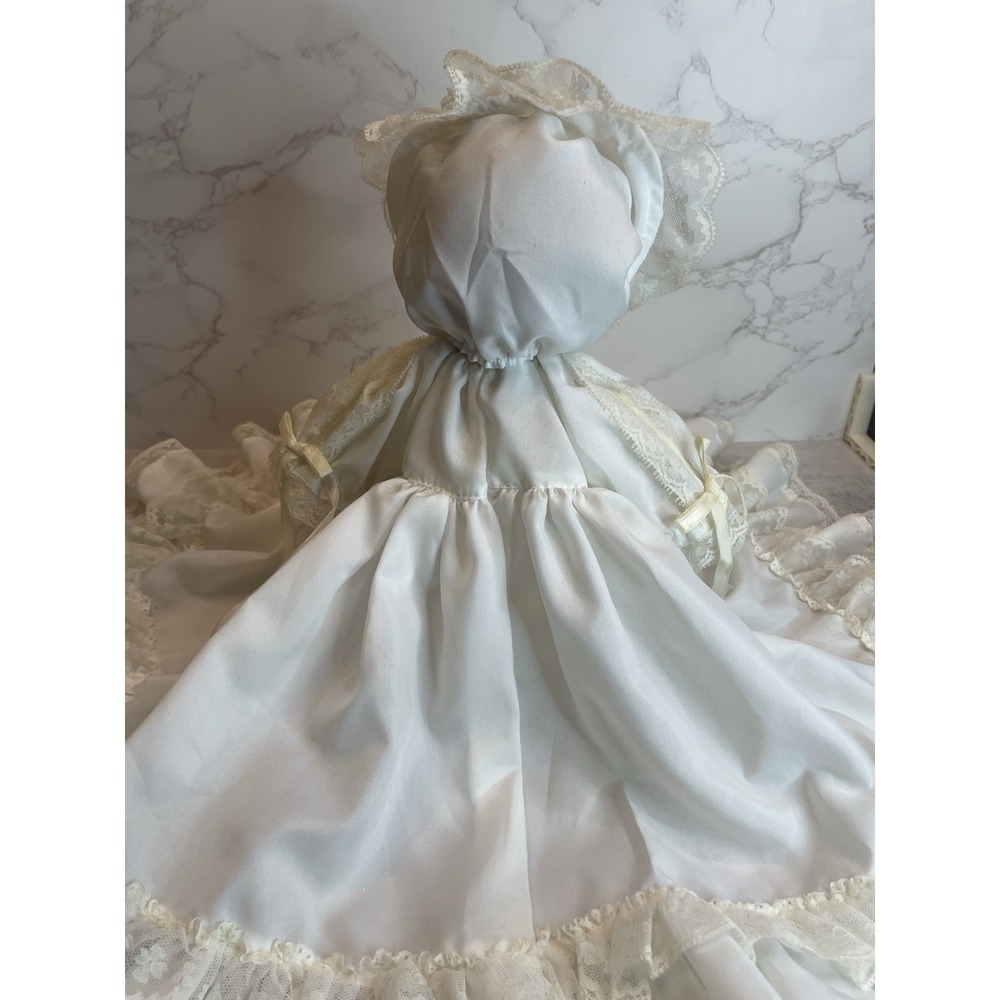 Vintage  Porcelain Doll In A Christening  Dress And Bonnet 10" - Picture 9 of 13